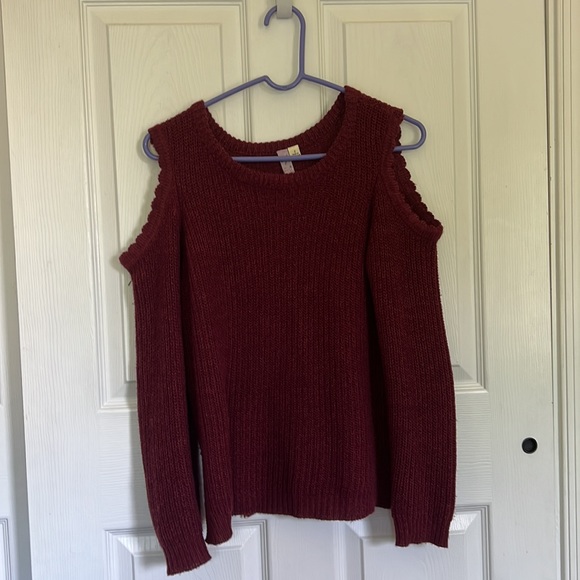 Maroon cold shoulder sweater - Picture 2 of 2